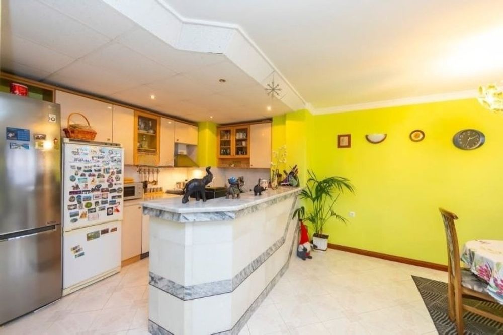 Обзаведен тристаен апартамент в квартал Гео Милев