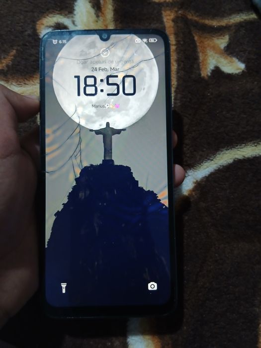 Redmi 13 c pret bun  ecran spart telefonul merge bine accept si schimb