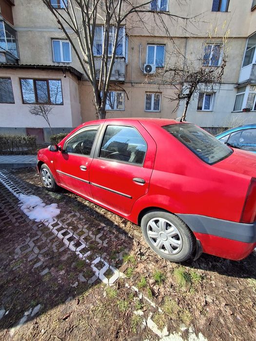 Vând Dacia Logan