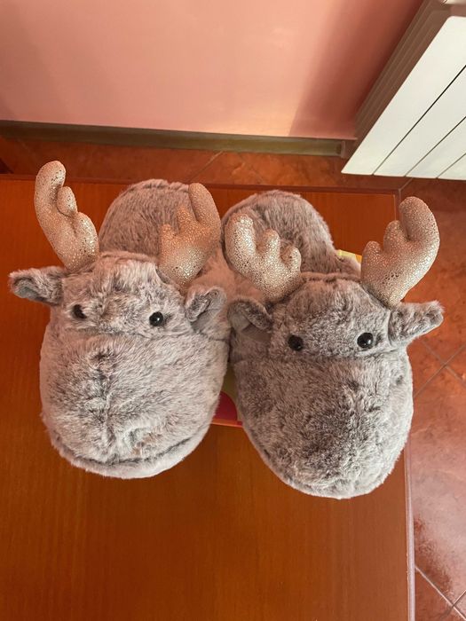 Коледни пантофи с мотив северен елен