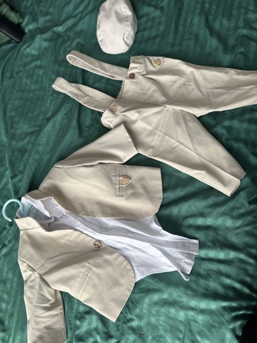 Costum bebeluş crem
