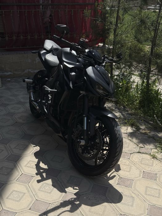 Мотоцикл Kawasaki Z1000, полностью черный, тюнинг, идеальное состояние