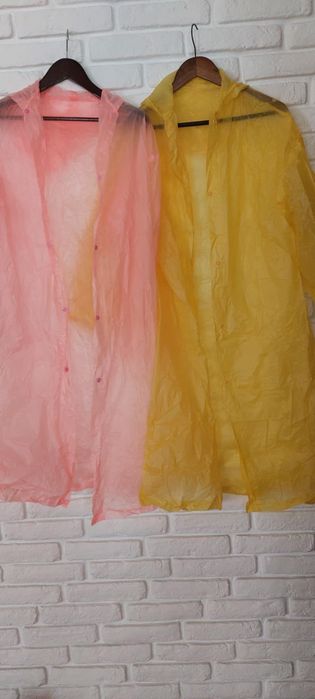 Продавам дъждобрани