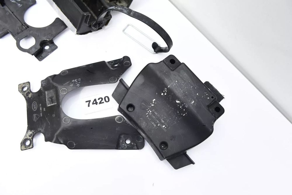 Tava de depozitare a bateriei de plastic Ducati Scrambler 400 800 2016