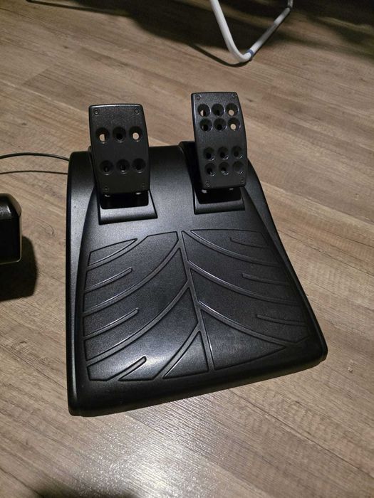 Volan Logitech Driving Force GT, pedale, vibratii, USB
