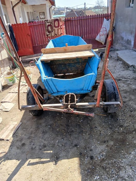 Vand carut pentru detalii in privat