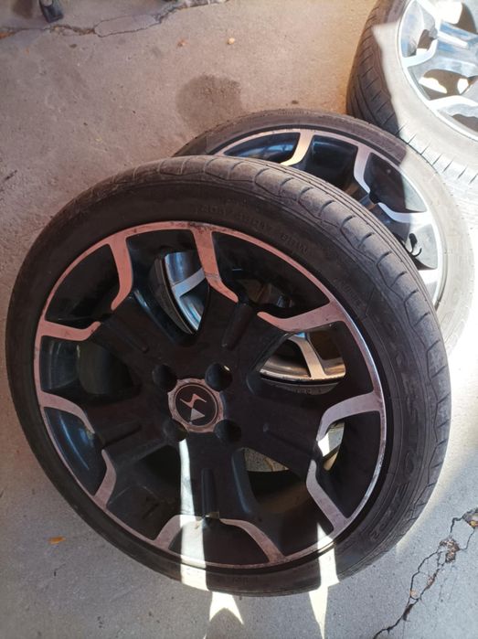 Продавам 4 броя гуми летни с алуминиеви джанти за Ситроен