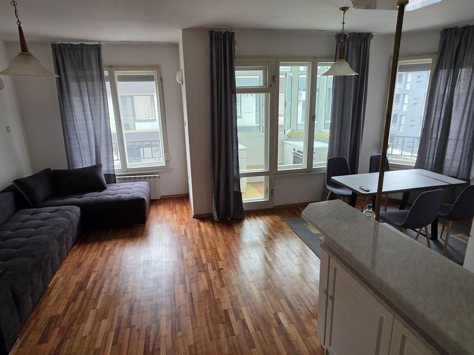 Дава се под наем Тристаен апартамент в София, Бъкстон - 85 кв.м за 741 € - Снимка #1