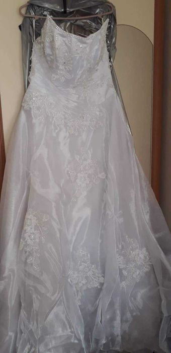 Булчинска рокля и обувки,+ аксесоарите подарък