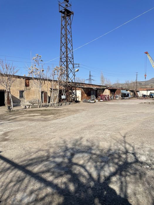 Продаётся производственно -складская территория 66 соток.