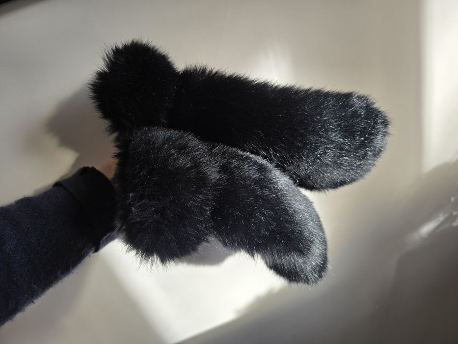 Черни ръкавици с косъм