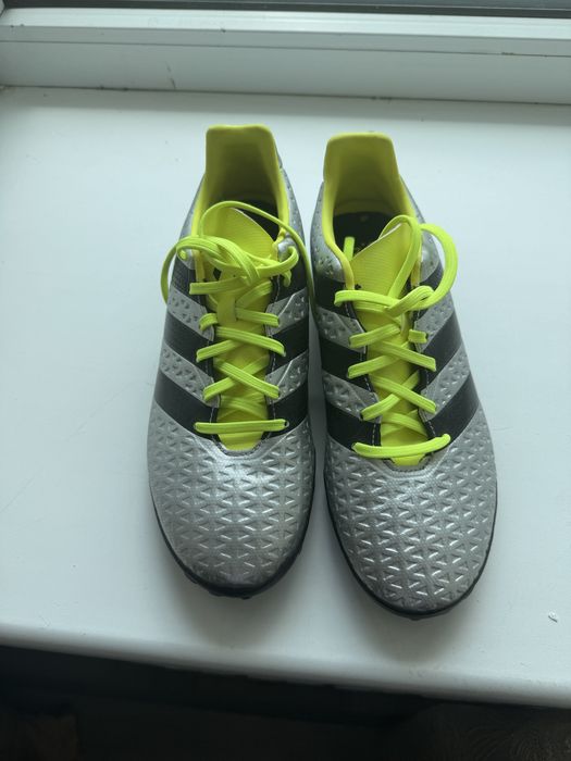 Продам Футбольные бутсы