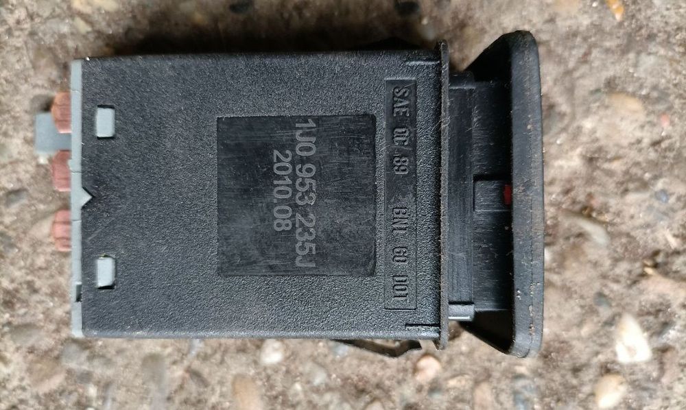 Buton avarii golf 4 bora, avantajos trimit colet în țară