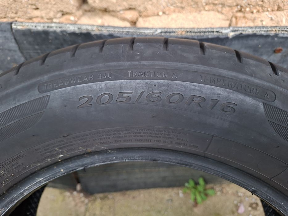 2бр 205/60/16 дунлоп като нови!!