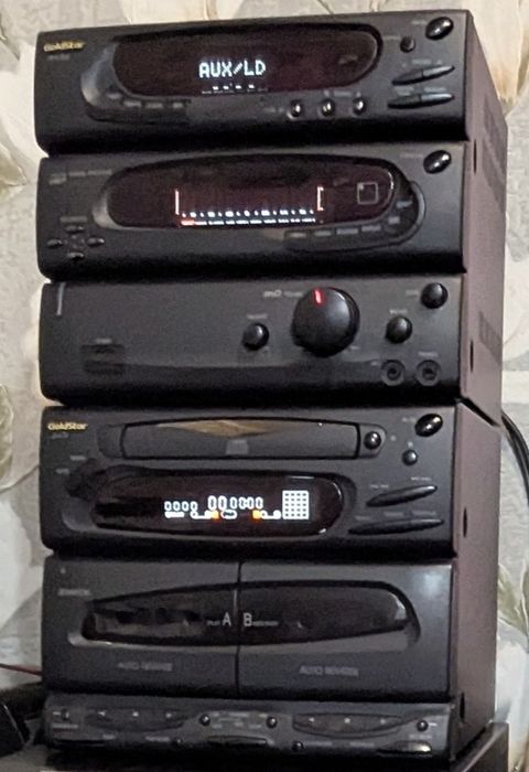 Музыкальный центр GoldStar FR 676A