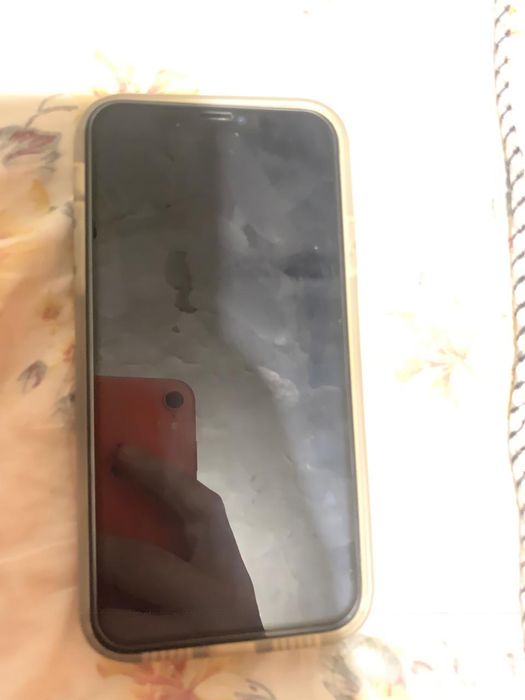 Айфон 11 в хорошем состоянии