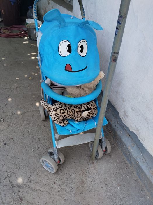 Коляска сотилади