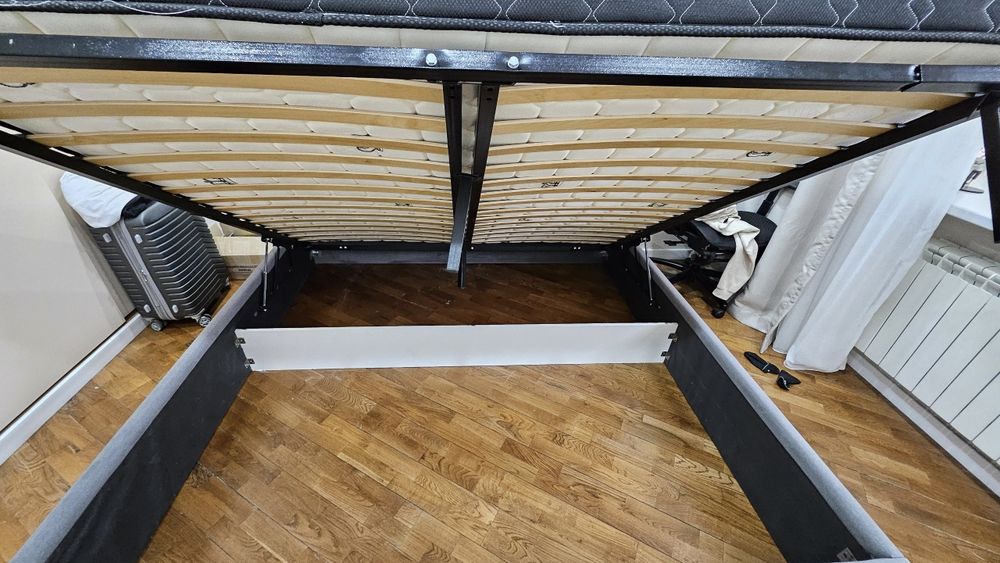 Продам кровать 2х2 с матрасом
