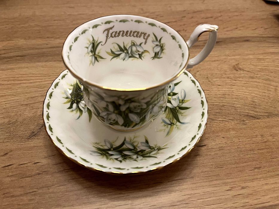 Чаша за чай/кафе Royal Albert January, November Flower of the Month
