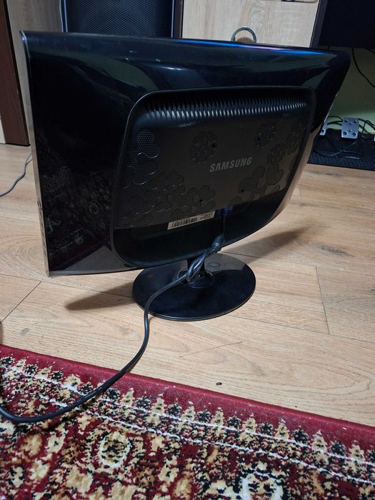 Monitor Samsung model mai vechi