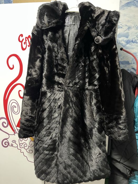 Шубка- искуственная, Зима. Очень теплая.