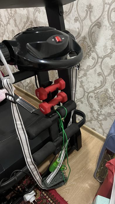 Продам новую, мощную беговую дорожку