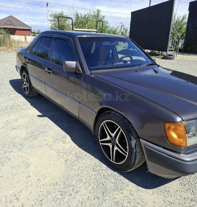 Автомобиль мерседес бенс