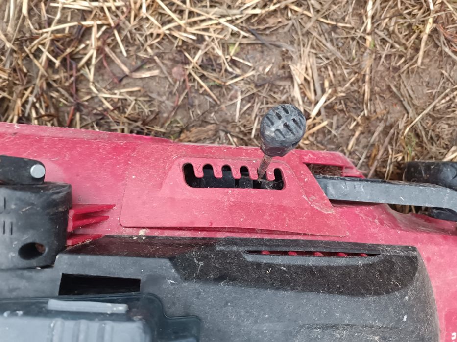 Masina de tuns iarba cu acumulatori