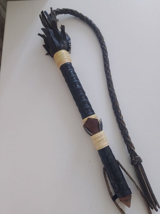 Қамшы сатылады және