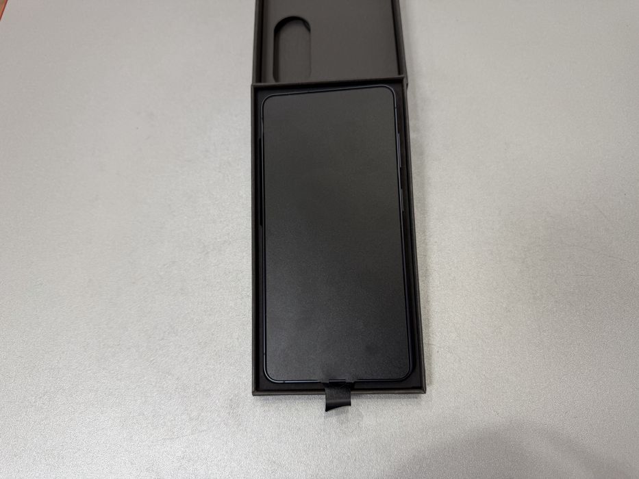 Samsung Galaxy S26, 256 gb, 12 gb ram, Black, nou la cutie