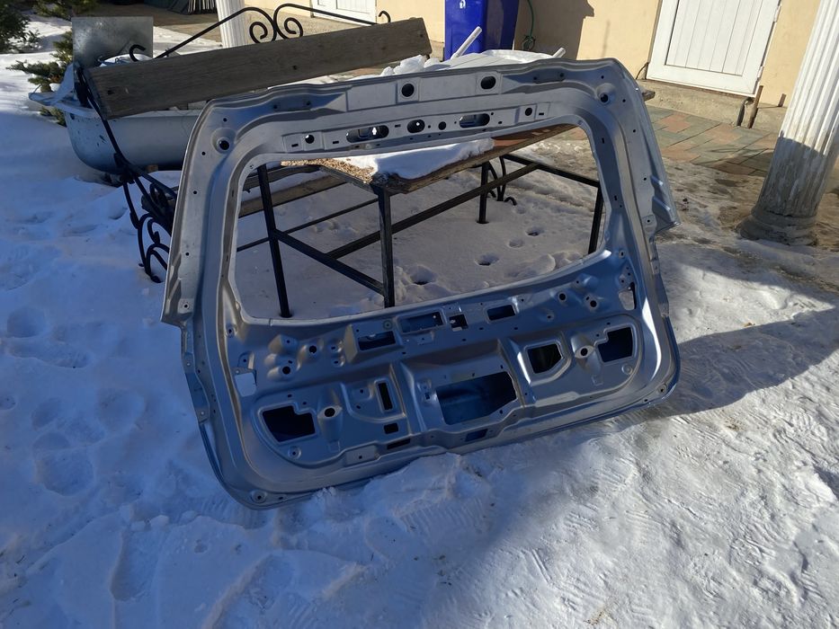 Крышка багажника субару