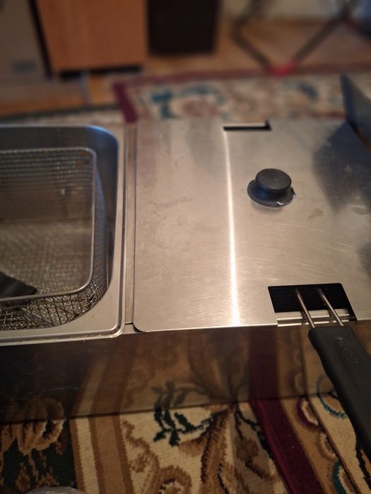 Фритюрница және пицца печка сатылады