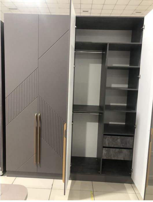 Продам шкаф, 200тысяч торг есть