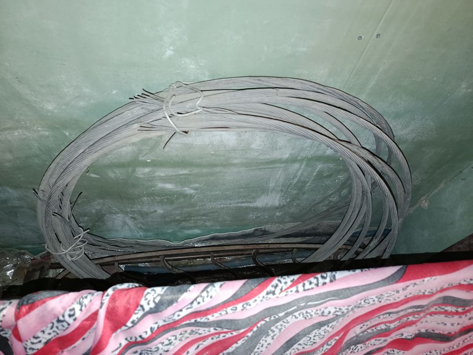 Столб. Проволока, отсоединение столб между.