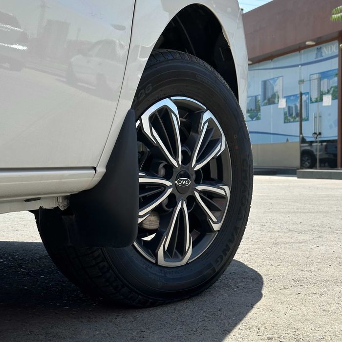 JAC M3 — практичный коммерческий минивэн