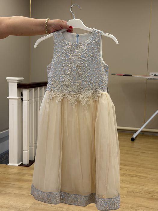 Продам дестский вечерние платья