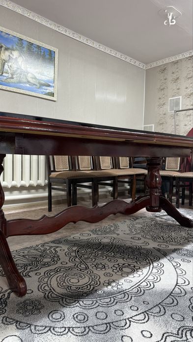 Стол Стулья для гостей