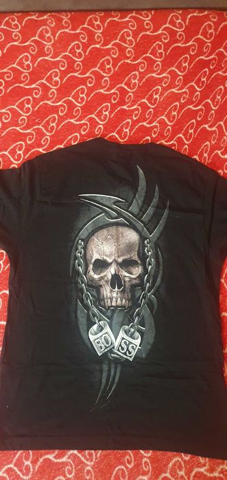 Vând tricou mărime M și pantaloni mărime L (hainele sunt noi)