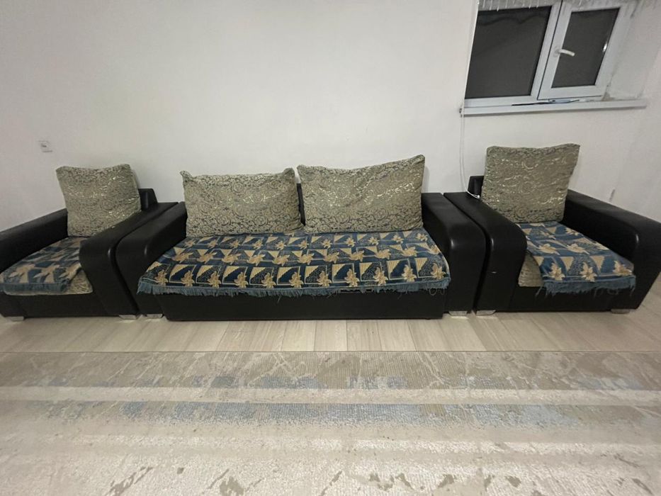 Диван в хорошем состояний