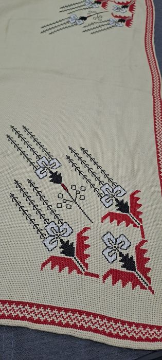 Покривка плетена каре