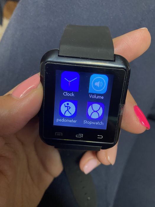 Чисто  нов Смарт часовник