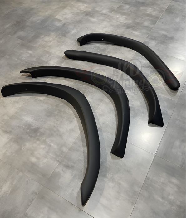 Фендера V1 на крылья Toyota Rav4