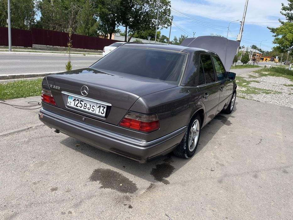 Мерседес Бенс 124