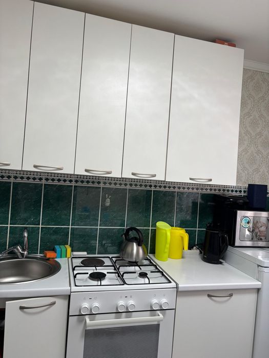 Продаю кухонный гарнитур белый