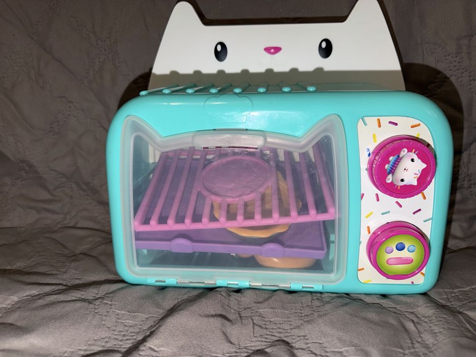 cuptor Gabby’s Dollhouse