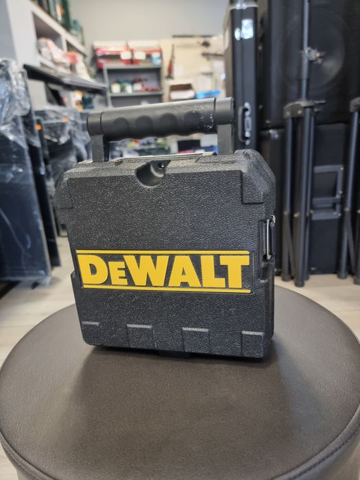 Amanet F28: Nivela laser cu linii DeWalt DW