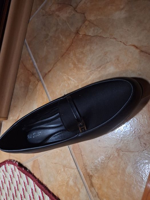 Дамски обувки номер 42