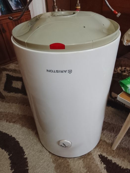 Продам,,бойлер Аристон