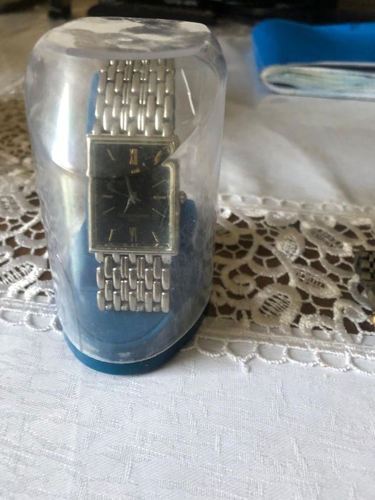 Часы наручные продам