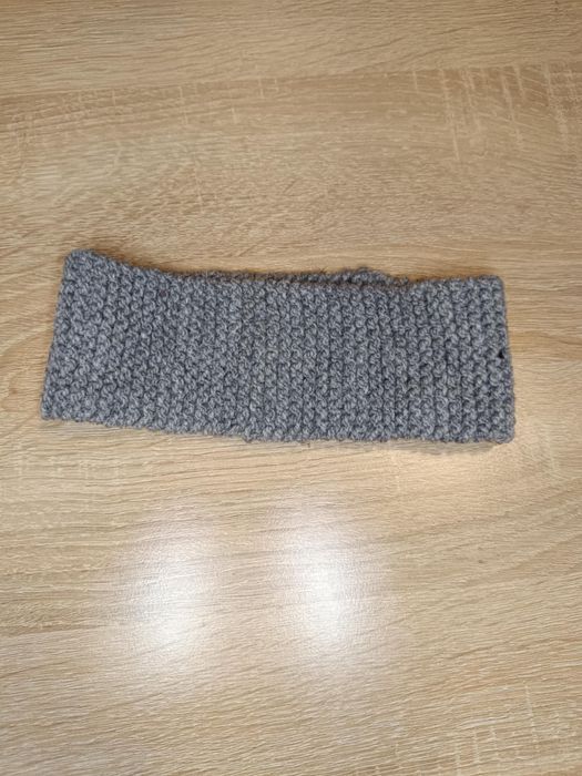 Плетена зимна лента за глава – топла и удобна